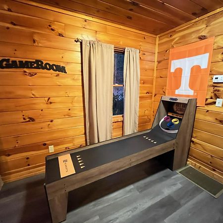 Smokey Mountain Retreat, Hot Tub, Game Room, Sleeps 8! Gatlinburg Exteriér fotografie
