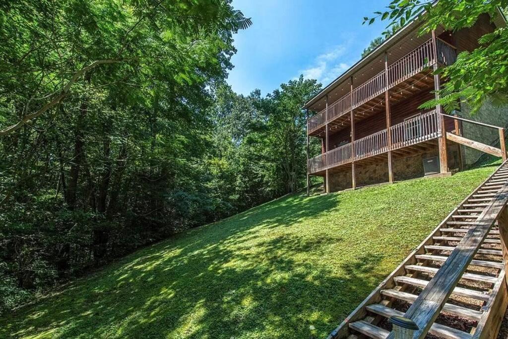 Smokey Mountain Retreat, Hot Tub, Game Room, Sleeps 8! Gatlinburg Exteriér fotografie