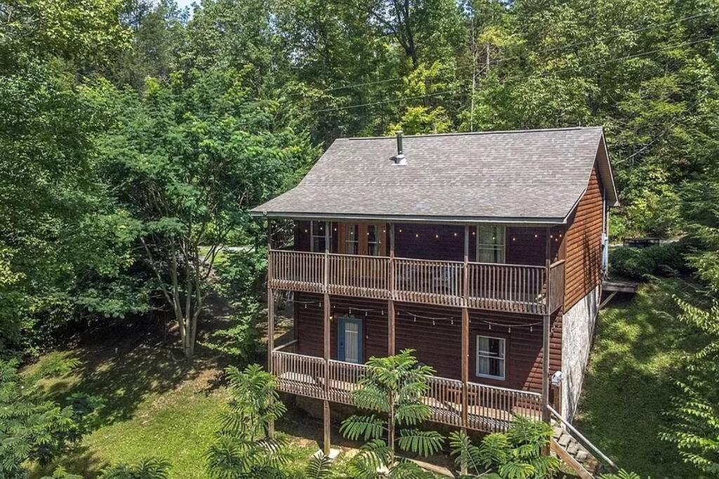 Smokey Mountain Retreat, Hot Tub, Game Room, Sleeps 8! Gatlinburg Exteriér fotografie