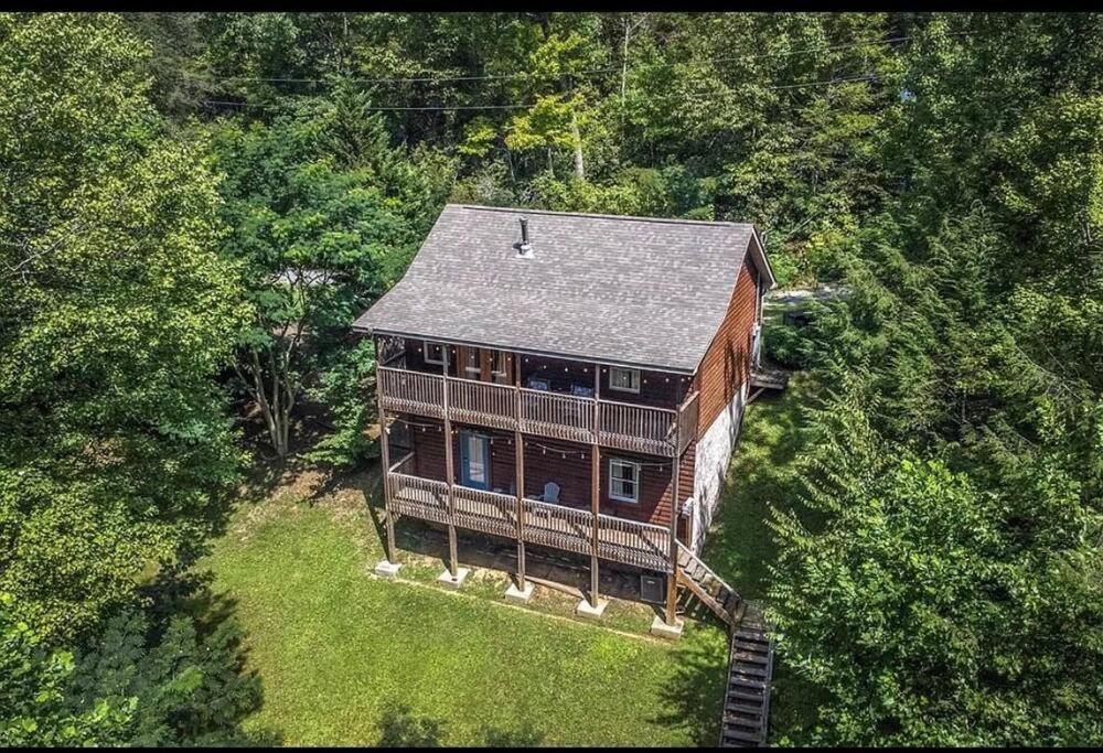 Smokey Mountain Retreat, Hot Tub, Game Room, Sleeps 8! Gatlinburg Exteriér fotografie