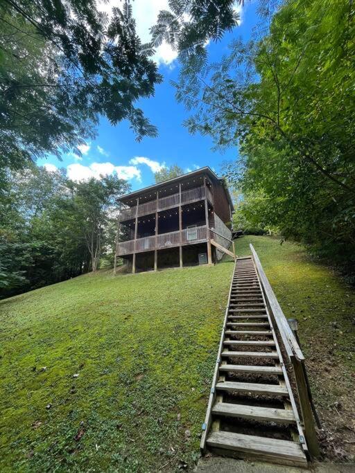 Smokey Mountain Retreat, Hot Tub, Game Room, Sleeps 8! Gatlinburg Exteriér fotografie