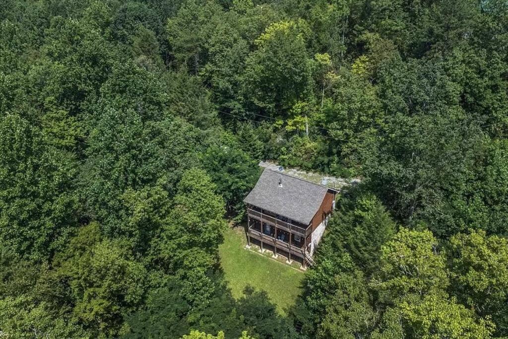 Smokey Mountain Retreat, Hot Tub, Game Room, Sleeps 8! Gatlinburg Exteriér fotografie