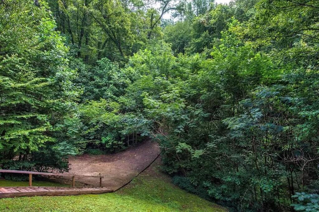 Smokey Mountain Retreat, Hot Tub, Game Room, Sleeps 8! Gatlinburg Exteriér fotografie