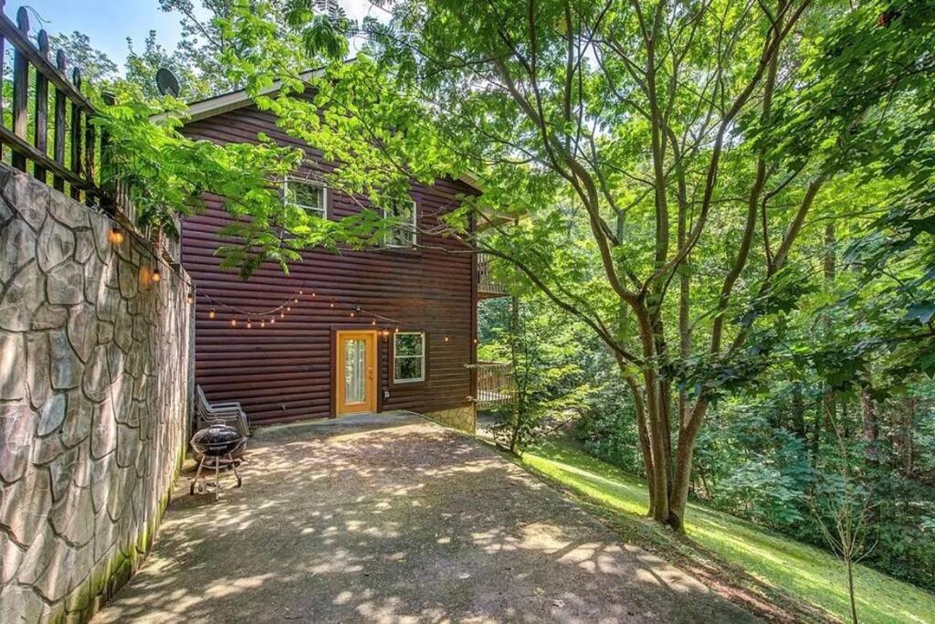Smokey Mountain Retreat, Hot Tub, Game Room, Sleeps 8! Gatlinburg Exteriér fotografie