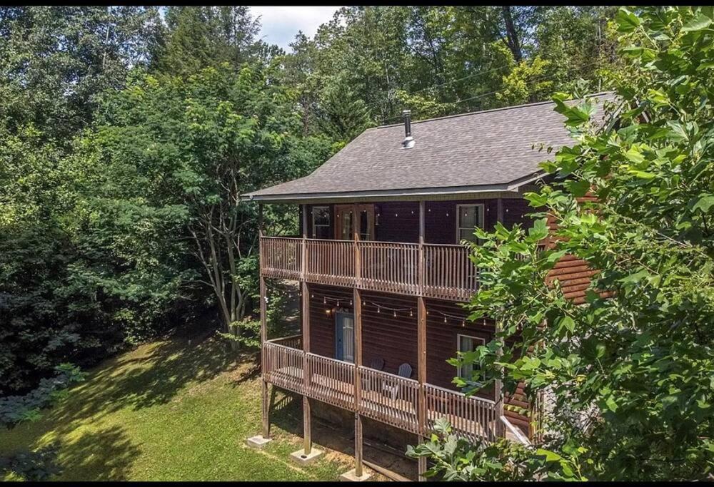 Smokey Mountain Retreat, Hot Tub, Game Room, Sleeps 8! Gatlinburg Exteriér fotografie