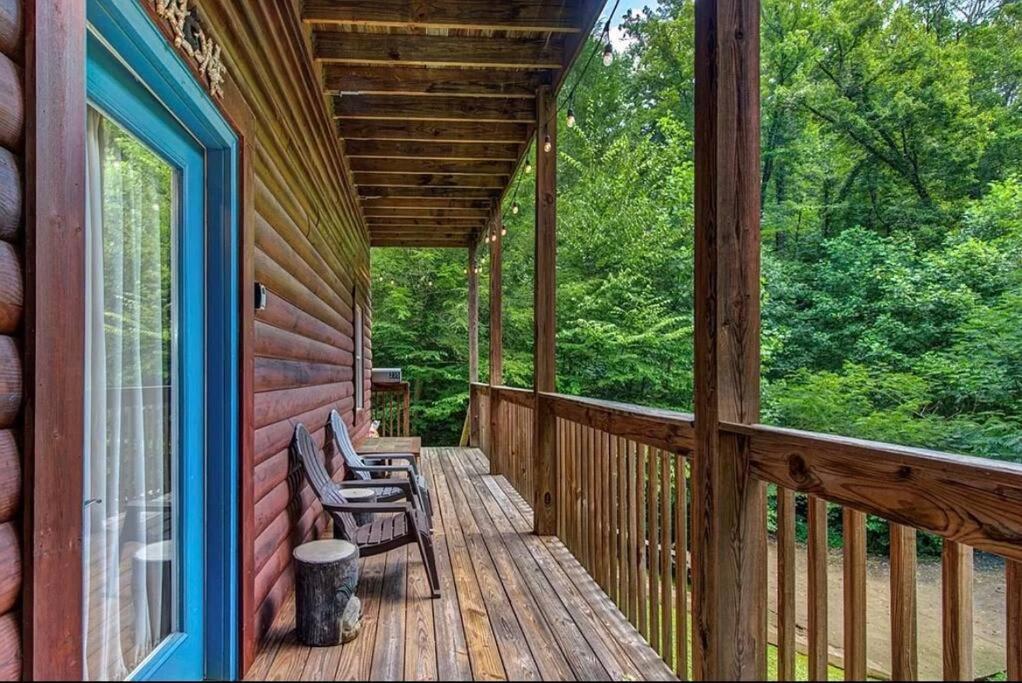 Smokey Mountain Retreat, Hot Tub, Game Room, Sleeps 8! Gatlinburg Exteriér fotografie