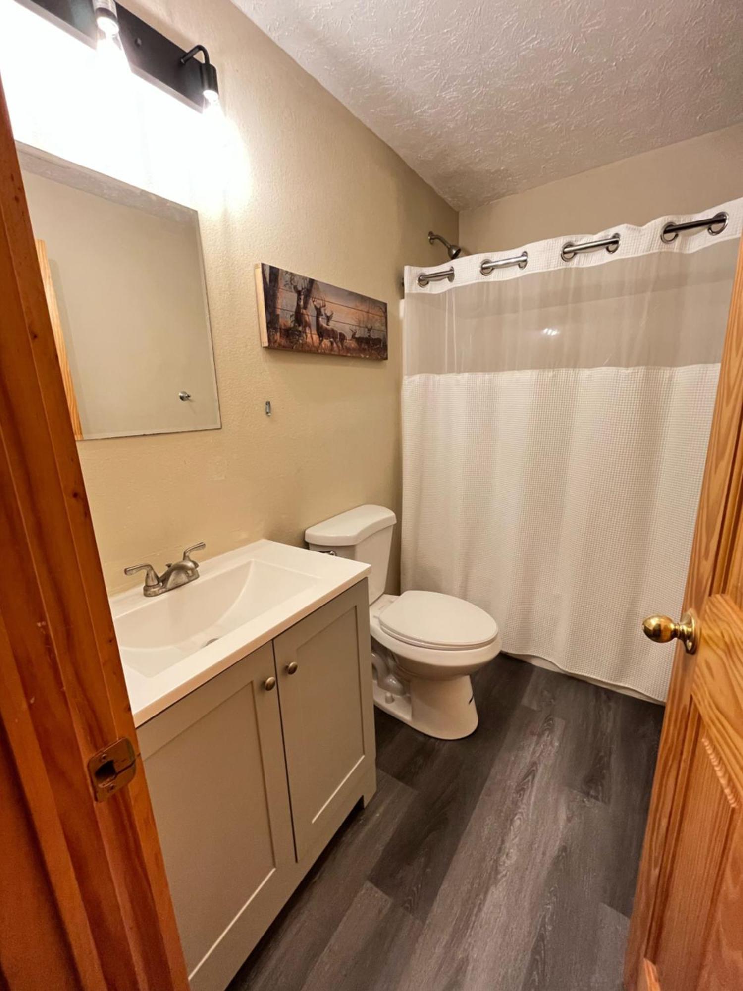 Smokey Mountain Retreat, Hot Tub, Game Room, Sleeps 8! Gatlinburg Exteriér fotografie