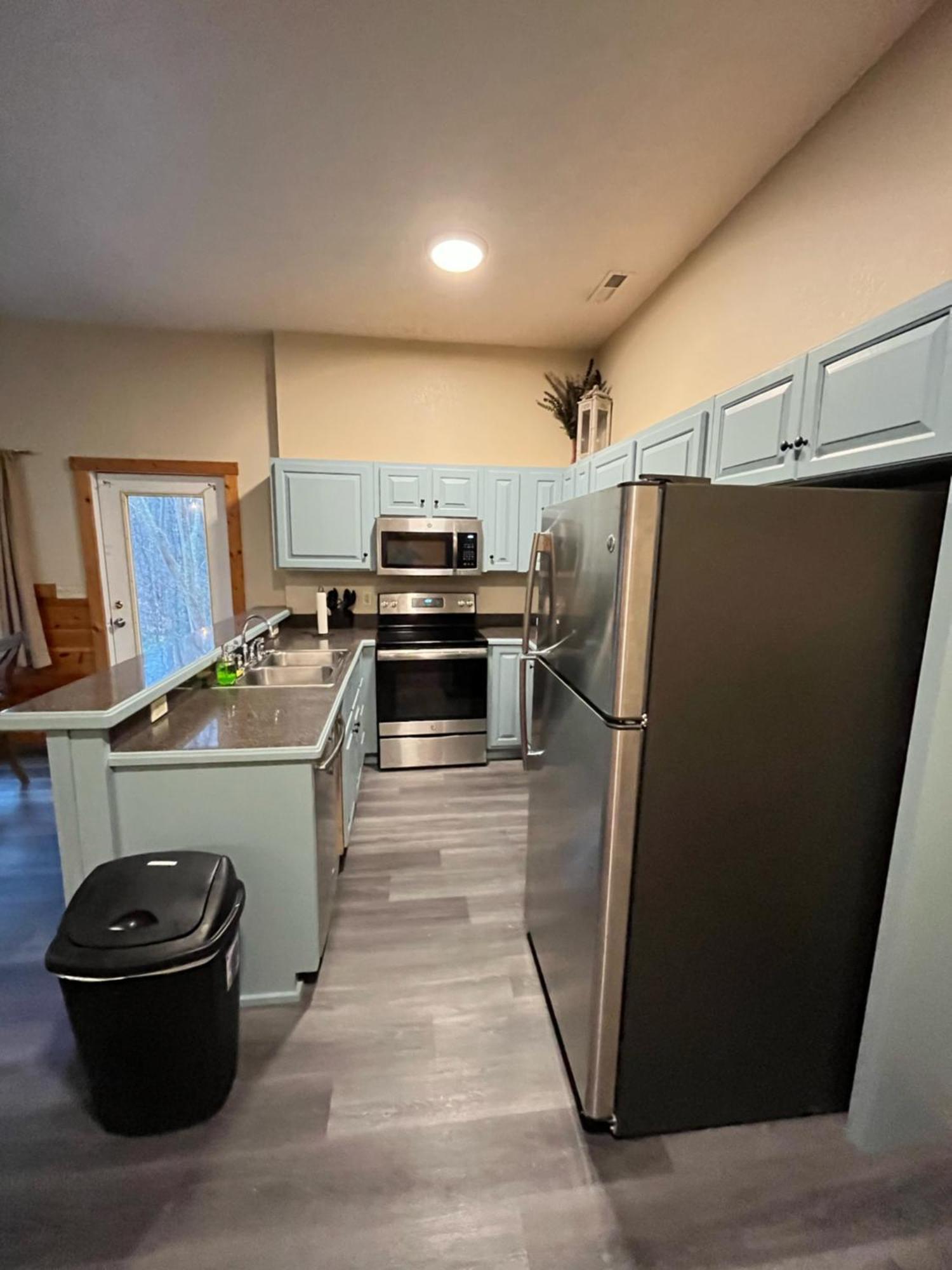 Smokey Mountain Retreat, Hot Tub, Game Room, Sleeps 8! Gatlinburg Exteriér fotografie