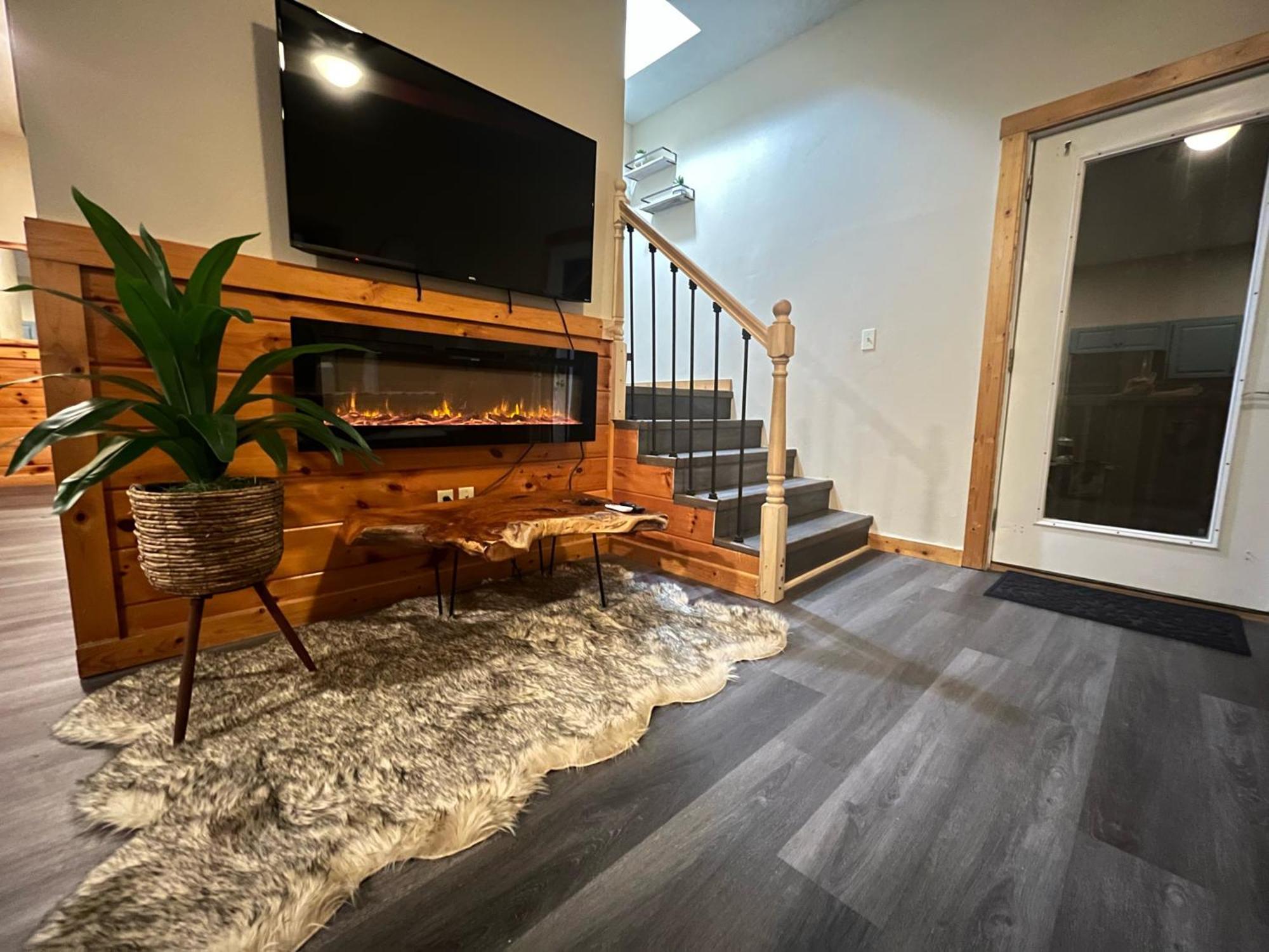 Smokey Mountain Retreat, Hot Tub, Game Room, Sleeps 8! Gatlinburg Exteriér fotografie