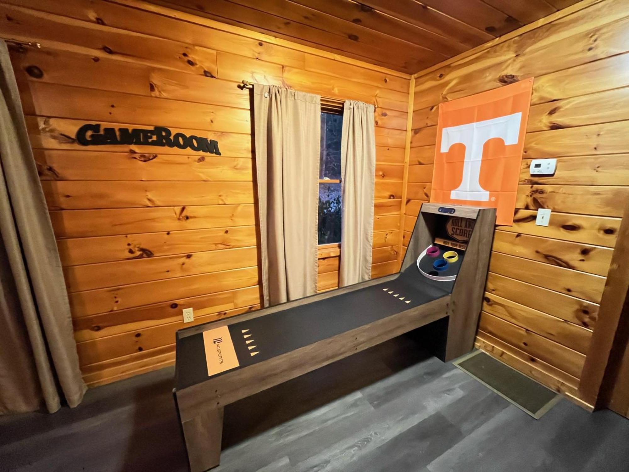 Smokey Mountain Retreat, Hot Tub, Game Room, Sleeps 8! Gatlinburg Exteriér fotografie
