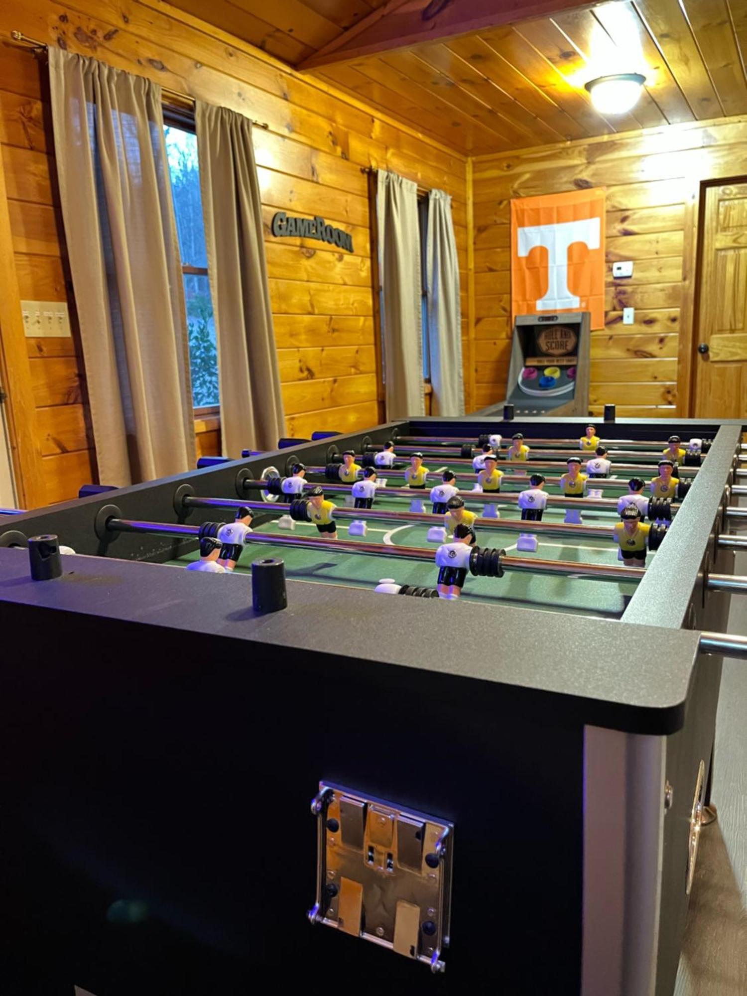 Smokey Mountain Retreat, Hot Tub, Game Room, Sleeps 8! Gatlinburg Exteriér fotografie