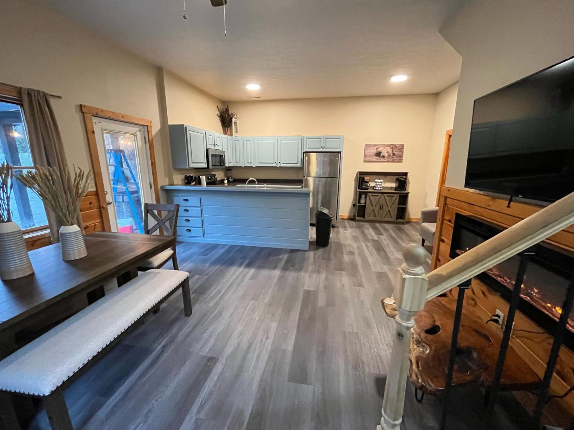 Smokey Mountain Retreat, Hot Tub, Game Room, Sleeps 8! Gatlinburg Exteriér fotografie