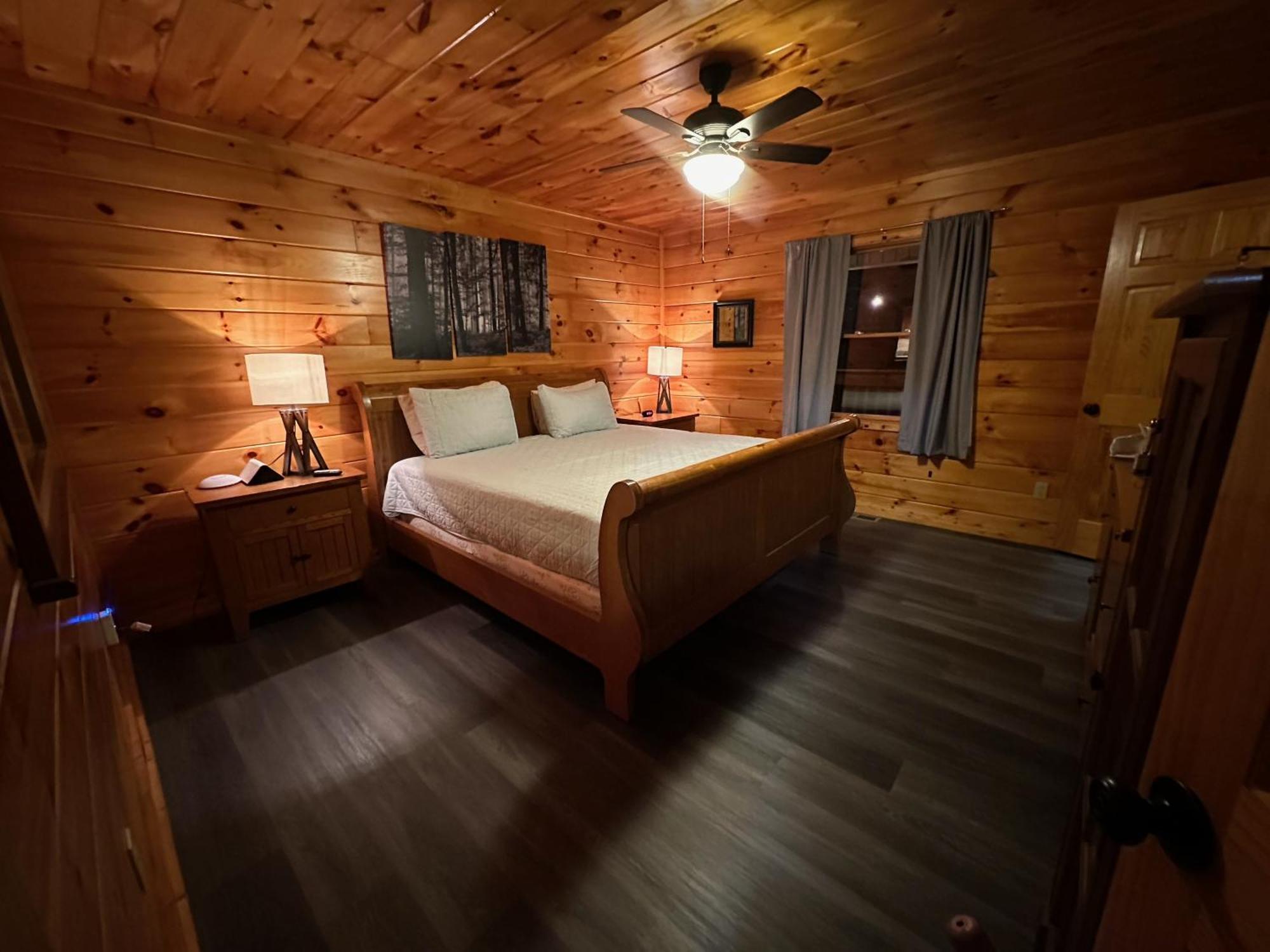 Smokey Mountain Retreat, Hot Tub, Game Room, Sleeps 8! Gatlinburg Exteriér fotografie
