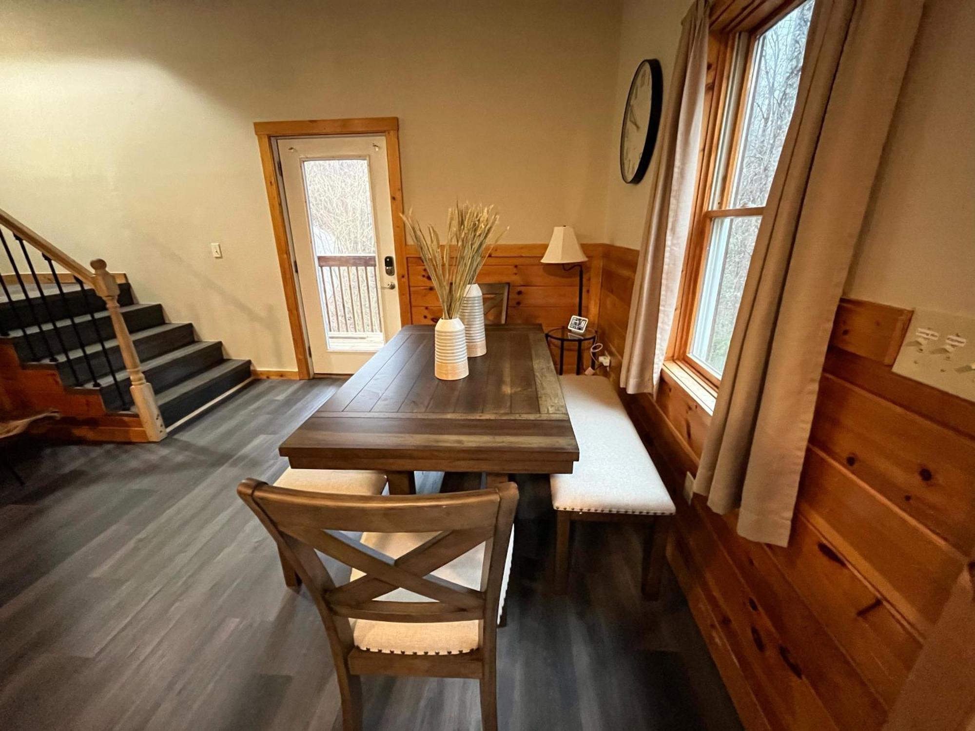 Smokey Mountain Retreat, Hot Tub, Game Room, Sleeps 8! Gatlinburg Exteriér fotografie