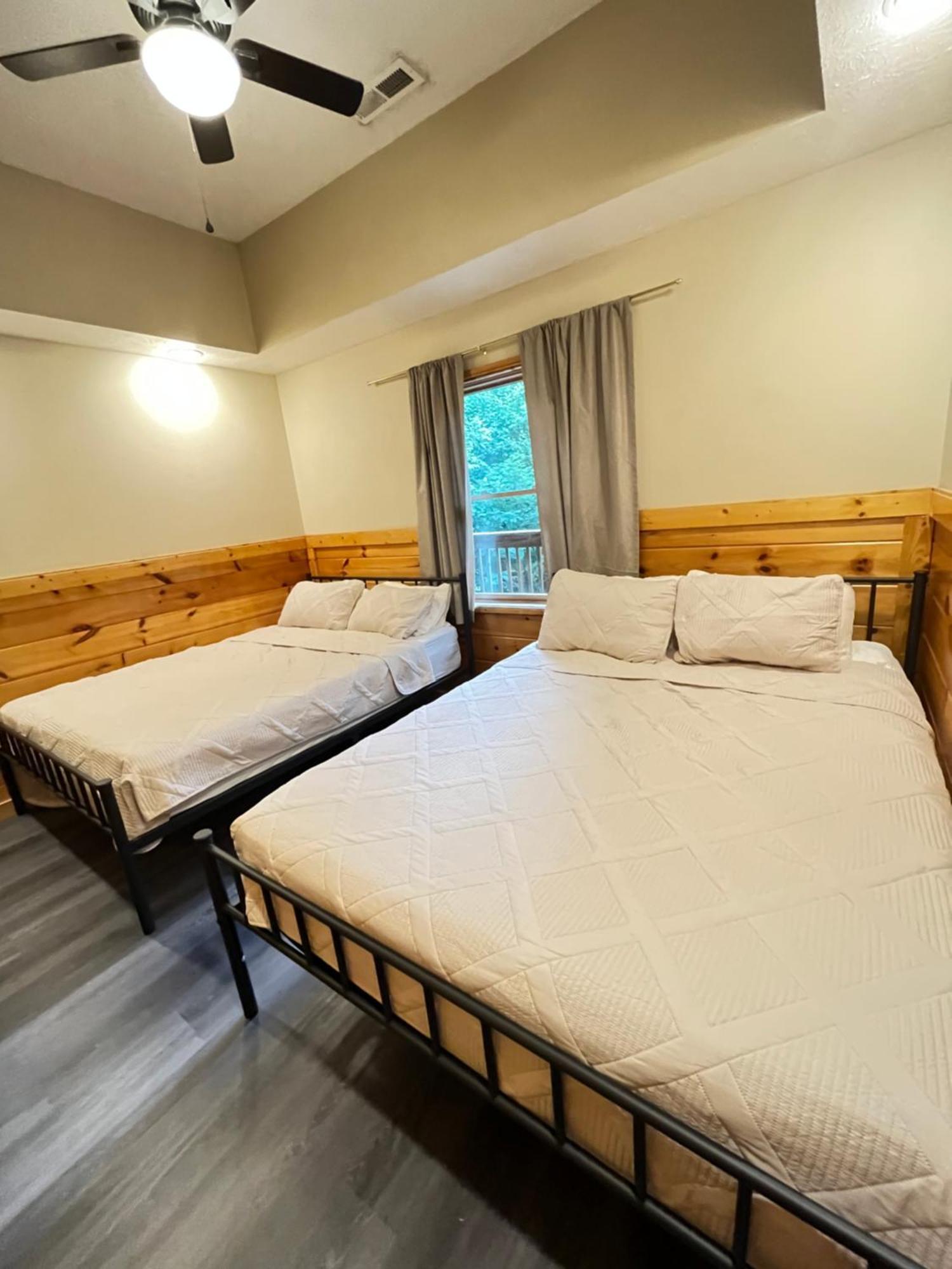 Smokey Mountain Retreat, Hot Tub, Game Room, Sleeps 8! Gatlinburg Exteriér fotografie